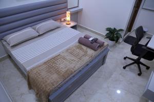 Yendluris- QueenBed Room-15 Kondapur, Gachibowli