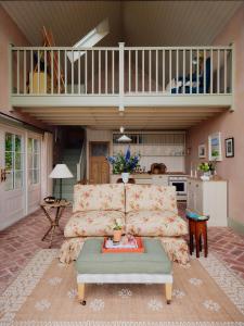 1-bed luxury seafront cabin in heart of Newlyn, Mousehole