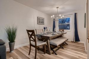 The Arvada Retreat with HotTub, Games, Gym and Lounge