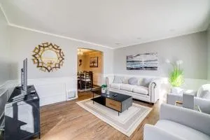 2 Mi to Calumet Park and Beach Windy City Escape! - Whiting