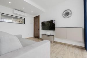 Seabreeze Apartments flat 1 w jacuzzi by Homely!