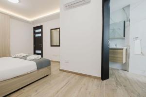 Seabreeze Apartments flat 1 w jacuzzi by Homely!