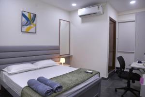Yendluris- QueenBed Room-18 Kondapur, Gachibowli