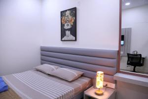 Yendluris- QueenBed Room-18 Kondapur, Gachibowli