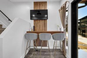 The Business Bungalow-5 mins from Airport