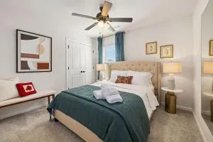 Nightfall Retreat-5 Mi to UofA-3 Mi to NatureTrail - West Fork