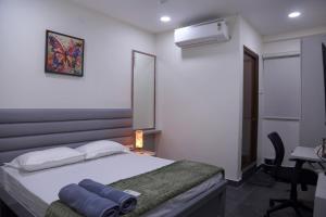 Yendluris- QueenBed Room-21 Kondapur, Gachibowli