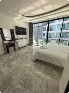 Moggy s Bar And Guest House