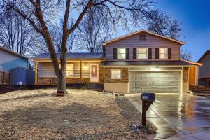 The Arvada Retreat with HotTub, Games, Gym and Lounge