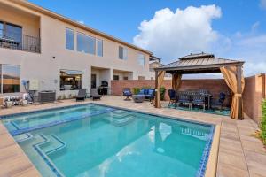 Luxury Poolside Retreats Near Zion l Private Pools