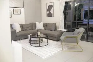 Cozy & Stylish 2-Bedroom Apartment in Jackal Creek - Honeydew