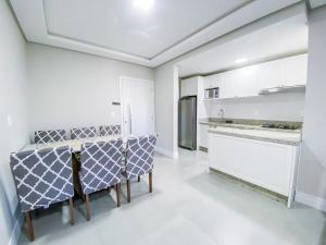 Apto de 2 dormitórios em na praia de Palmas - 0446