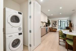 Luxurious 2-Bedroom Retreat in Santa Monica