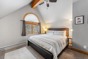 Breckenridge Escape with Private Hot Tub & Deck