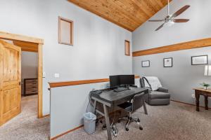 Breckenridge Escape with Private Hot Tub & Deck