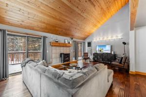 Breckenridge Escape with Private Hot Tub & Deck