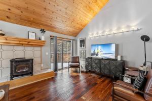 Breckenridge Escape with Private Hot Tub & Deck