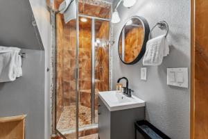 Breckenridge Escape with Private Hot Tub & Deck