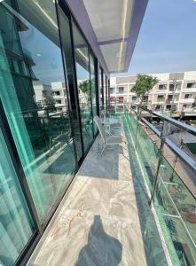 Moggy s Bar And Guest House