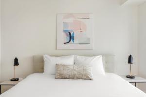 Deluxe One-Bedroom Apartment (Self Check-in with Virtual Front Desk) room in Kasa Chicago South Loop