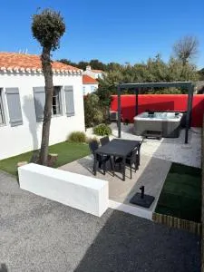 Les pieds dans le sable - LʼÉpine