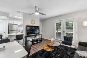 Stylish 2BR Duplex with Easy Access to Birmingham - Midfield