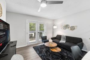 Stylish 2BR Duplex with Easy Access to Birmingham