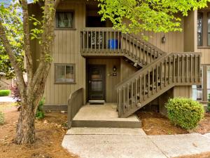 Pinehurst Lakeview 2BR with pool