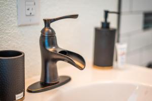 Lux Cabin By The Pipestem creek Pet friendly