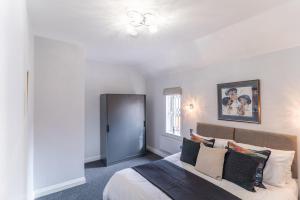 The Charming Redwood Escape, New Forest