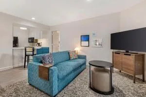 Sonesta ES Suites Chatsworth - غرانادا هيلز