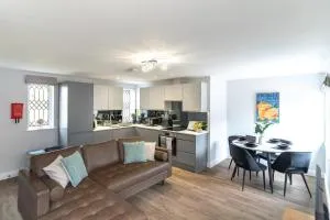 The Charming Redwood Escape, New Forest - 托顿