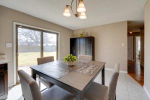 3 Mi to Dtwn Denton Getaway with Furnished Patio!