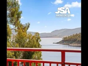 On the Lake Lodge 1 - Berridale