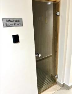 Vibrant studio - 15m to marina