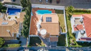 Villa Mia - Peerless Bond