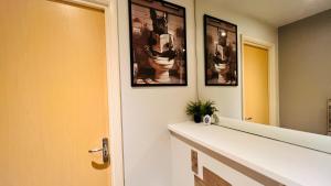 Entire 2BR City Centre Skyline apartment with parking