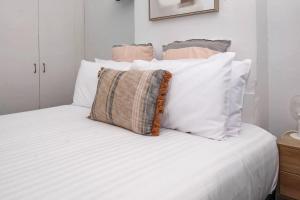 Kincaid Cottage - Cozy 2 Bed Home, CBD Location