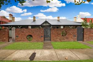 Kincaid Cottage - Cozy 2 Bed Home, CBD Location