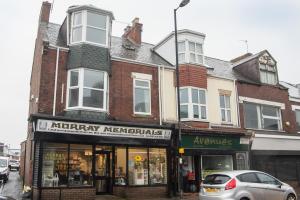 Dwell Stylish 4 bed apartment close to Hospital