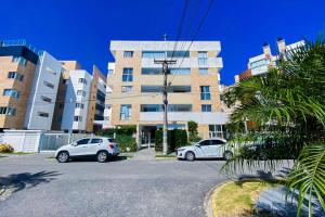 Amplo apartamento há poucos metros do mar - 0462