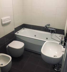 Stanza privata con bagno su appartamento condiviso