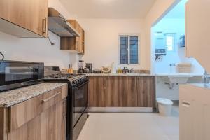 Oasis cerca del mar #2