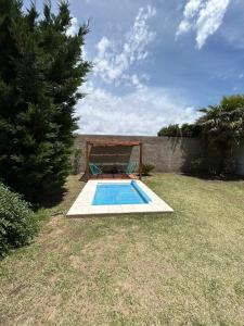 Casa con pileta cerca del aeropuerto