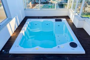Linda cobertura com jacuzzi privativa - 0465