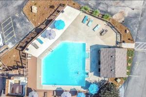 The Cove 12-4 By SDC, Big Deck, Pool, Hot Tub, By Lake , No Stairs