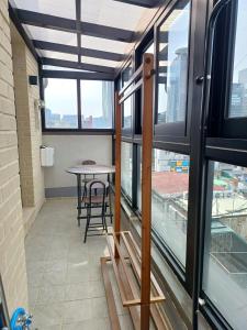Căn hộ 2 phòng ngủ nhìn ra cảnh thành phố (Two-Bedroom Apartment with City View)