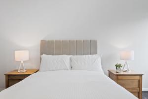 Sleek 2-Bed Terrace near Local Parks