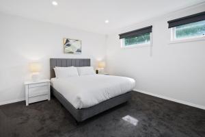 Sleek 2-Bed Terrace near Local Parks