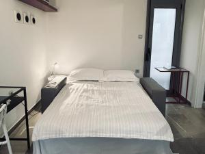 Elegant Downtown Studio by White Tower